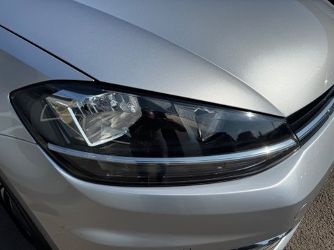 Volkswagen Golf SE TSI 12