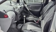 Toyota Yaris 1.3 VVT-i 16v CDX Hatchback 5dr Petrol Automatic (160 g/km, 85 bhp) 14