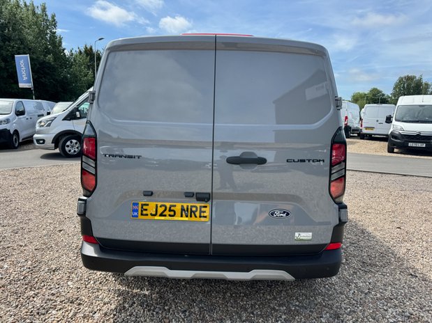 Ford Transit Custom SWB L1H1 [SOLD CM] Low Roof Trail 320 Air Con Alloys Sensors EURO 6 NO VAT 7