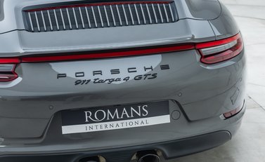 Porsche 911 Targa 4 GTS (991.2) 37