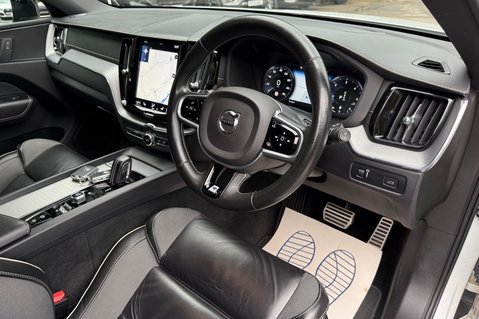 Volvo XC60 B4 R-DESIGN PRO AWD - 22 INCH ALLOY WHEELS - CRYSTAL WHITE PAINT 17