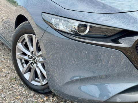Mazda 3 SE-L LUX MHEV 11