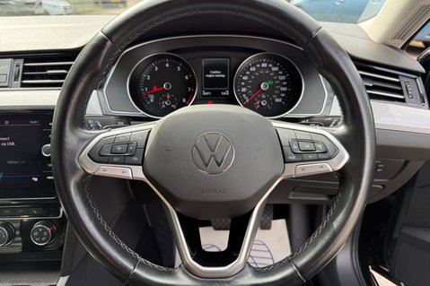 Volkswagen Passat SEL TSI EVO DSG - ONE OWNER - VAT QUALIFYING  26