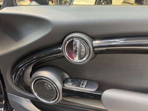Mini Hatch 2.0 John Cooper Works Auto 3dr 62