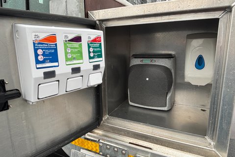 Iveco Daily 70C18D Crew Cab Dropside with Hiab X-Hiduo 062 Crane 8