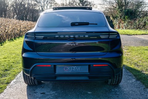 Porsche Macan 4 Electric 22