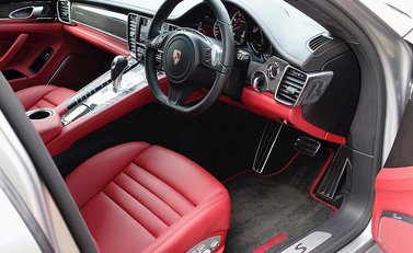 Porsche Panamera Turbo S 28