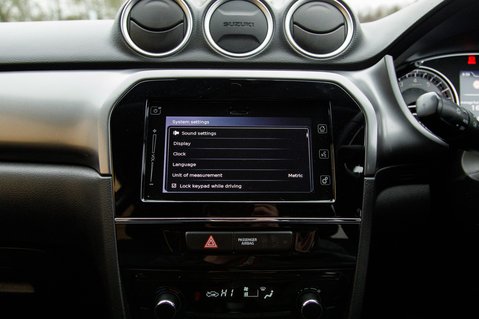 Suzuki Vitara SZ-T BOOSTERJET MHEV 26