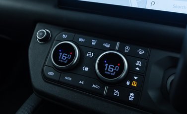 Land Rover Defender 110 V8 P525 25