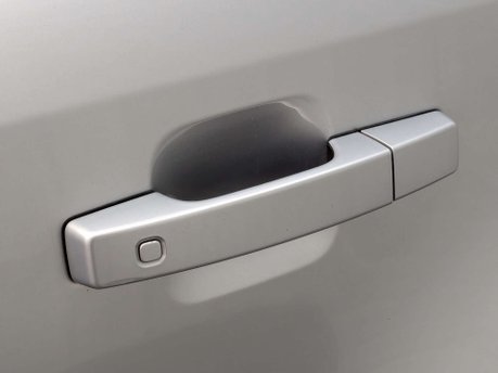 Land Rover Defender 3.0 Defender SE D MHEV Auto 4WD 5dr 31