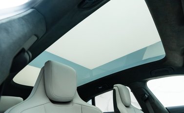 Porsche Taycan GTS Sport Turismo 13