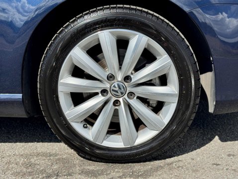 Volkswagen Passat 2.0 TDI BlueMotion Tech Highline Euro 5 (s/s) 5dr 18