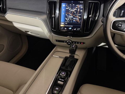 Volvo XC60 D4 MOMENTUM AWD 15