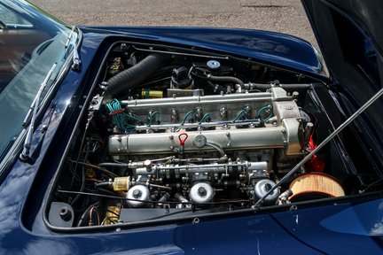 Aston Martin DB6 Mark II Volante 28