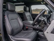 Land Rover Defender D300 X-Dynamic HSE 11