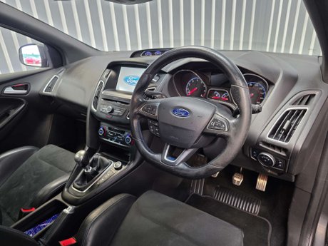 Ford Focus 2.3T EcoBoost RS Hatchback 5dr Petrol Manual AWD Euro 6 (s/s) (350 ps) 33