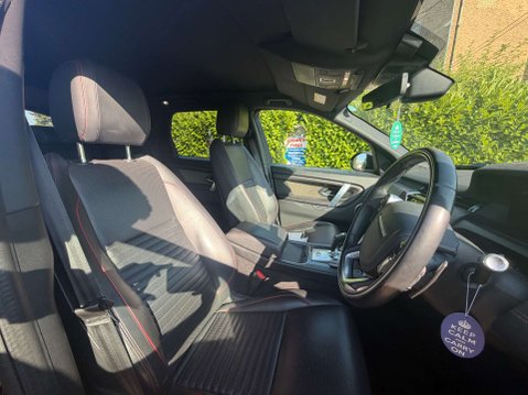 Land Rover Discovery Sport 2.0 Discovery Sport R-Dynamic HSE D Auto 4WD 5dr 9
