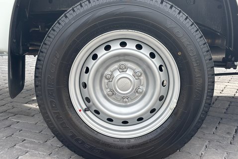 Isuzu D-Max 1.9 TD Utility 4x4 Single Cab Pickup 27