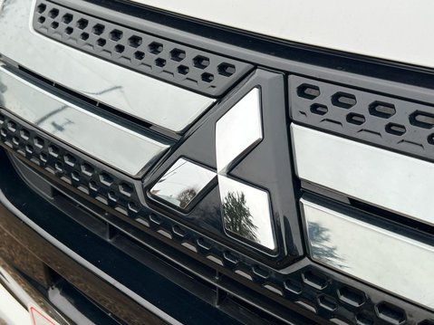 Mitsubishi Outlander PHEV DESIGN 13