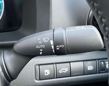 Toyota C-HR 1.8 C-HR Design HEV CVT 5dr 54