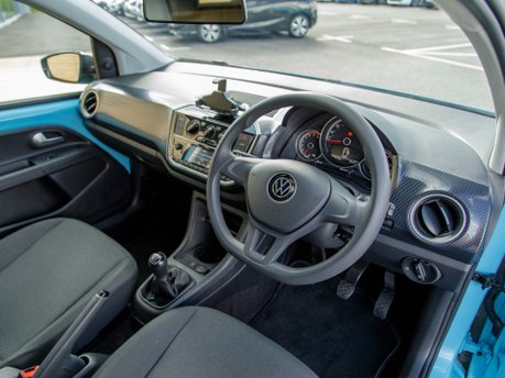 Volkswagen Up BLACK EDITION