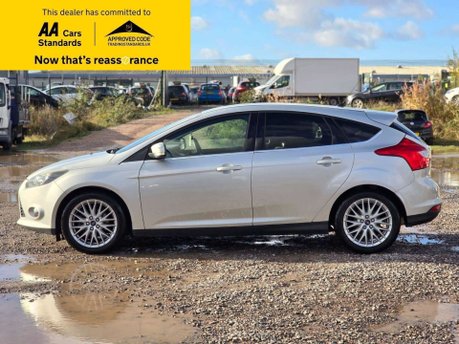 Ford Focus 1.6 Zetec Navigator Hatchback 5dr Petrol Powershift Euro 5 (125 ps) 12