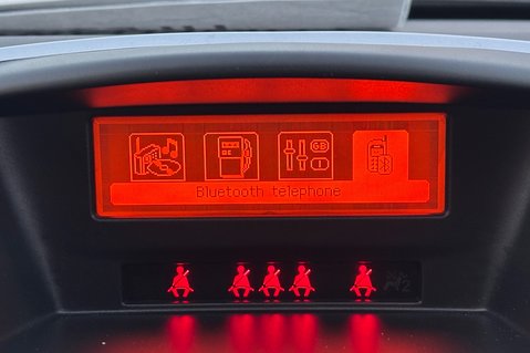 Peugeot 207 VERVE.. 9 SERVICES.. INCLUDING CAMBELT.. LOW INSURANCE.. PERFECT FIRST CAR  6