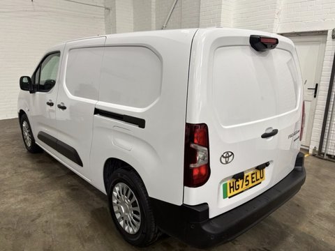 Toyota Proace City L2 ICON 8
