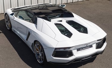 Lamborghini Aventador LP700-4 Roadster 12