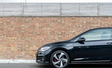 Volkswagen Golf GTI 22