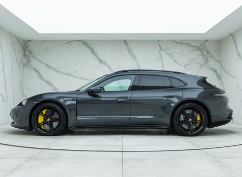 Porsche Taycan Turbo S Sport Turismo 2