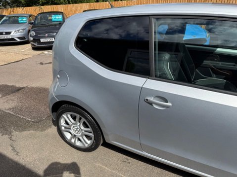 Volkswagen Up HIGH UP 9