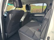 Toyota Hilux Invincible 4WD D-4D Double Cab Pickup 13
