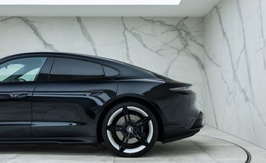 Porsche Taycan 4S 32