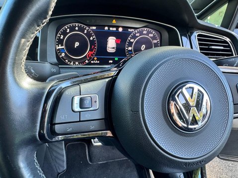 Volkswagen Golf R TSI 4MOTION DSG 32