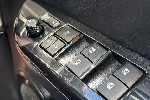 Toyota Hilux Invincible 4WD Auto 2.8 D-4D Double Cab Pickup - Pegasus Canopy 37