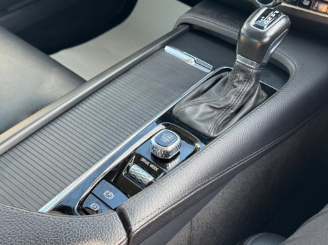 Volvo S90 2.0 T4 Momentum Plus Auto Euro 6 (s/s) 4dr 30