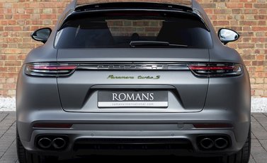 Porsche Panamera Turbo S E-Hybrid Sport Turismo 5