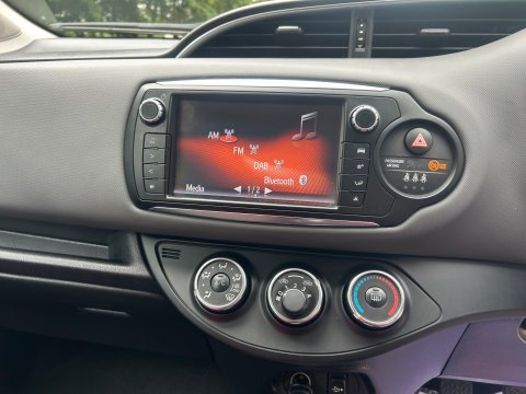 Toyota Yaris 1.33 Dual VVT-i Sport Euro 5 5dr Euro 5 21