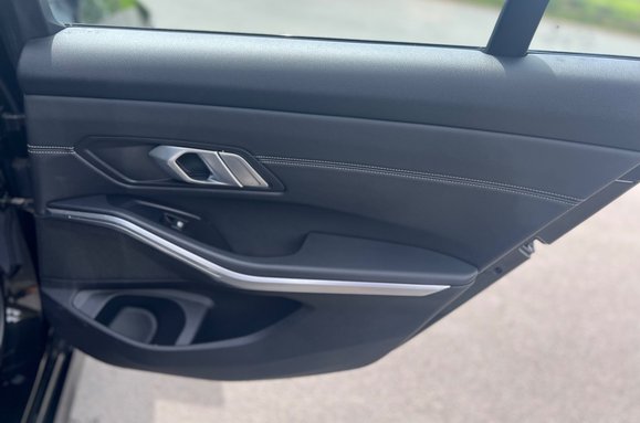 BMW 3 Series 318D SPORT 34
