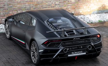 Lamborghini Huracan LP640-4 Performante 9