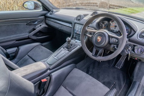 Porsche 718 Cayman GT4 10