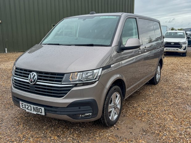 Volkswagen Transporter AUTO SWB L1H1 Highline T32 Air Con Alloys Sensors Tow Bar EURO 6 2