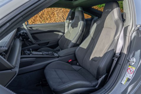 Porsche 911 Carrera 4 GTS HEV 9