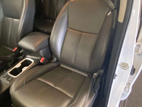 Nissan Navara 2.3 Navara Tekna dCi Auto 4WD 5dr 38