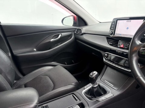 Hyundai i30 1.6 CRDi Premium Hatchback 5dr Diesel Manual Euro 6 (s/s) (115 ps) 19