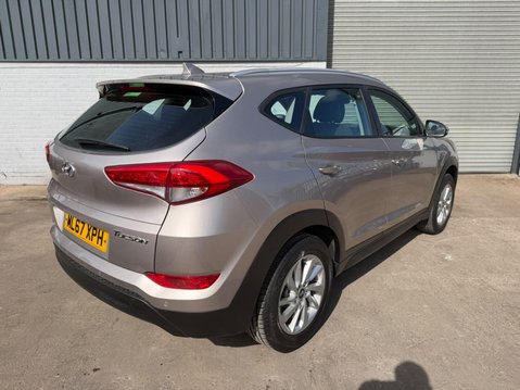 Hyundai TUCSON 1.6 GDi Blue Drive SE Nav Euro 6 (s/s) 5dr 9