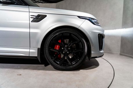 Land Rover Range Rover Sport SVR CARBON EDITION. DEPLOYABLE SIDE STEPS. MATRIX LEDs. CARBON FIBRE ENGINE BAY 11
