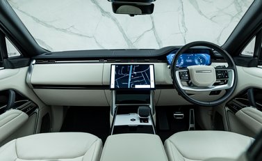 Land Rover Range Rover P460e Autobiography LWB 24