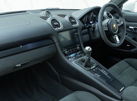 Porsche 718 Cayman GTS 4.0 14
